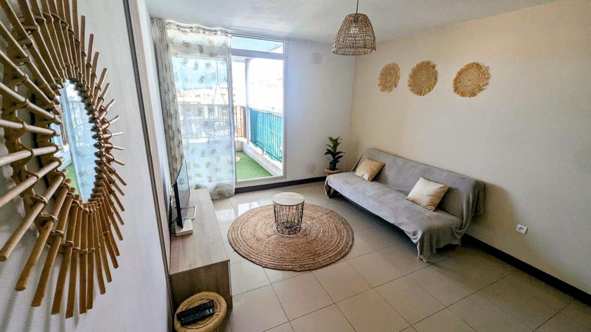 Entierement Equipe, Climatise, Wifi, Au Dernier Etage Sans Vis A Vis Apartment Saint-Denis Ngoại thất bức ảnh